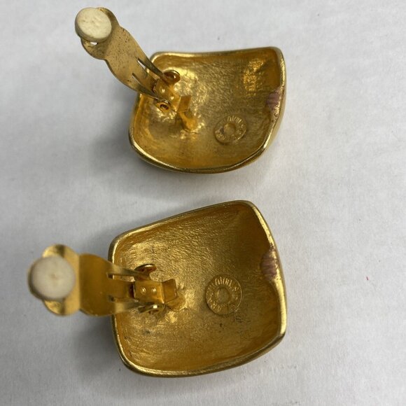 Vintage Clara Studio Inc Chunky Gold Tone Large Clip On Earrings Signed - Picture 5 of 7